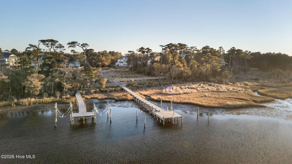 9806 Clarendon Drive Emerald Isle, NC 28594