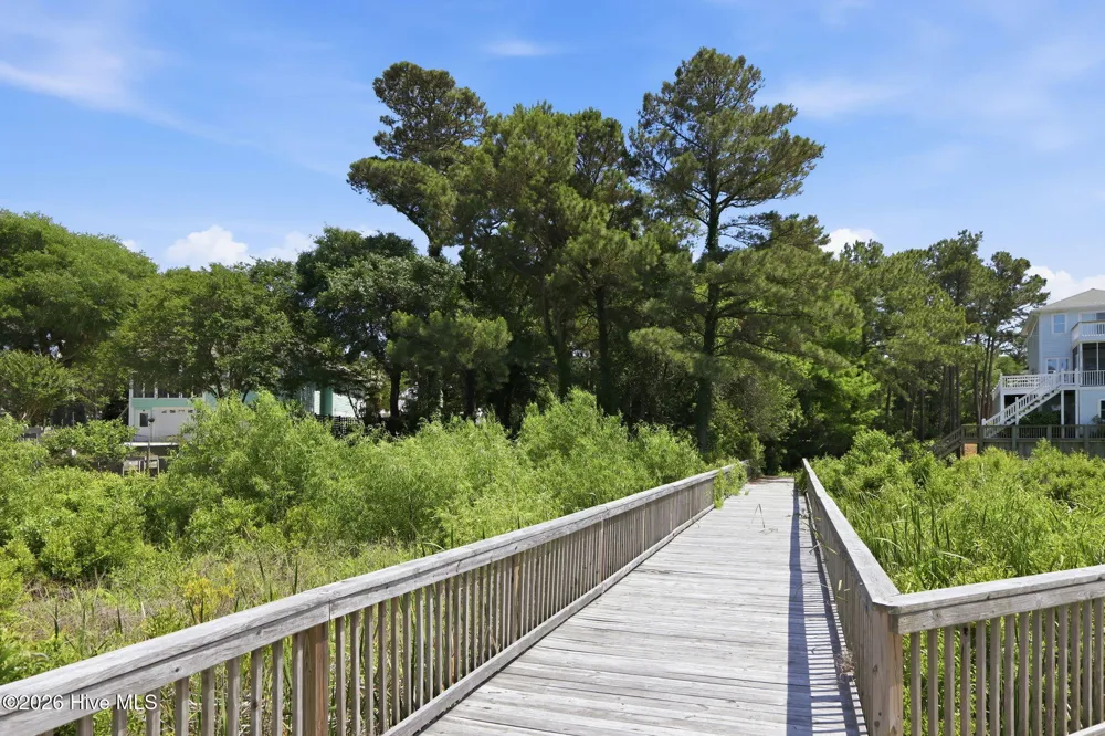 9806 Clarendon Drive Emerald Isle, NC 28594