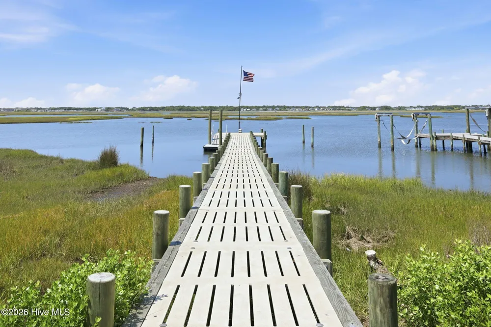 9806 Clarendon Drive Emerald Isle, NC 28594