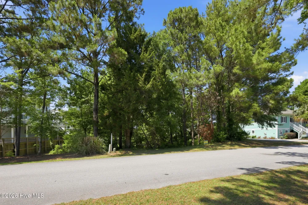 9806 Clarendon Drive Emerald Isle, NC 28594