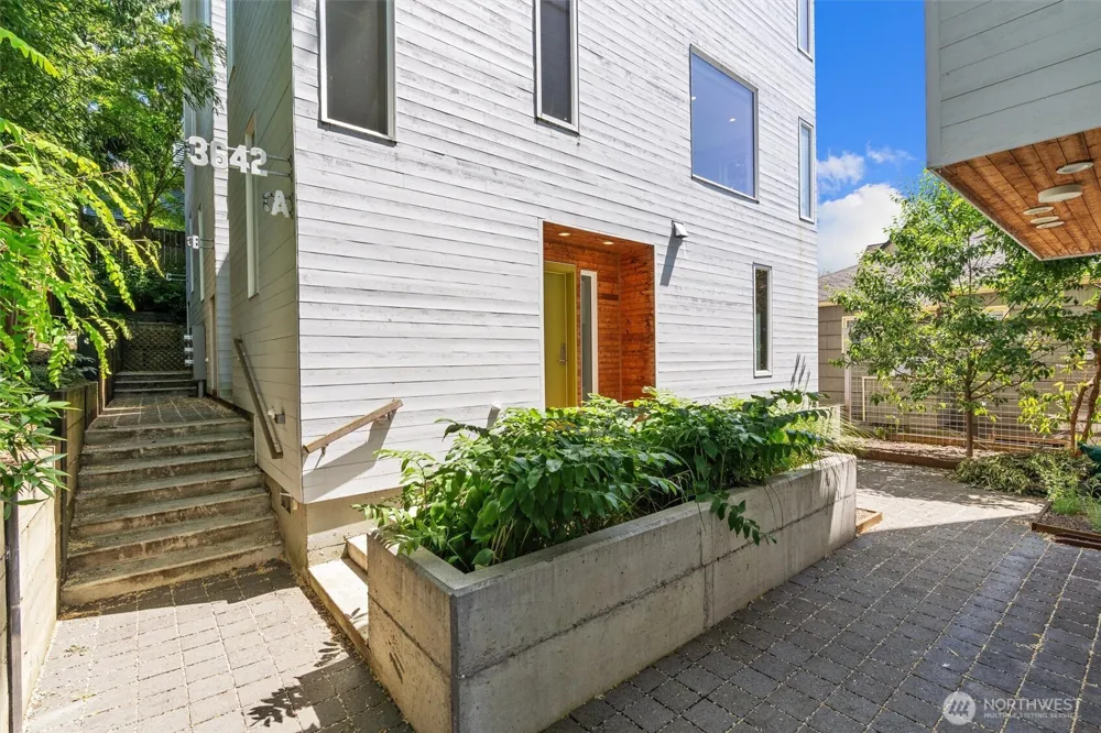 3642 A Interlake Avenue Seattle, WA 98103