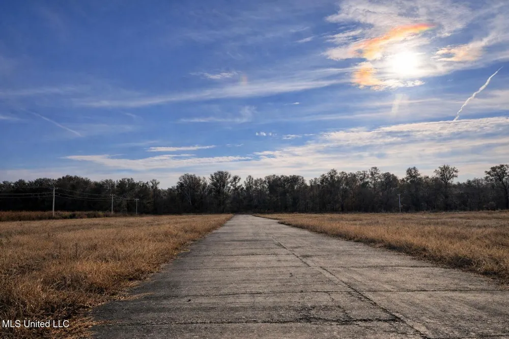 000 Seaside Drive Greenville, MS 38701