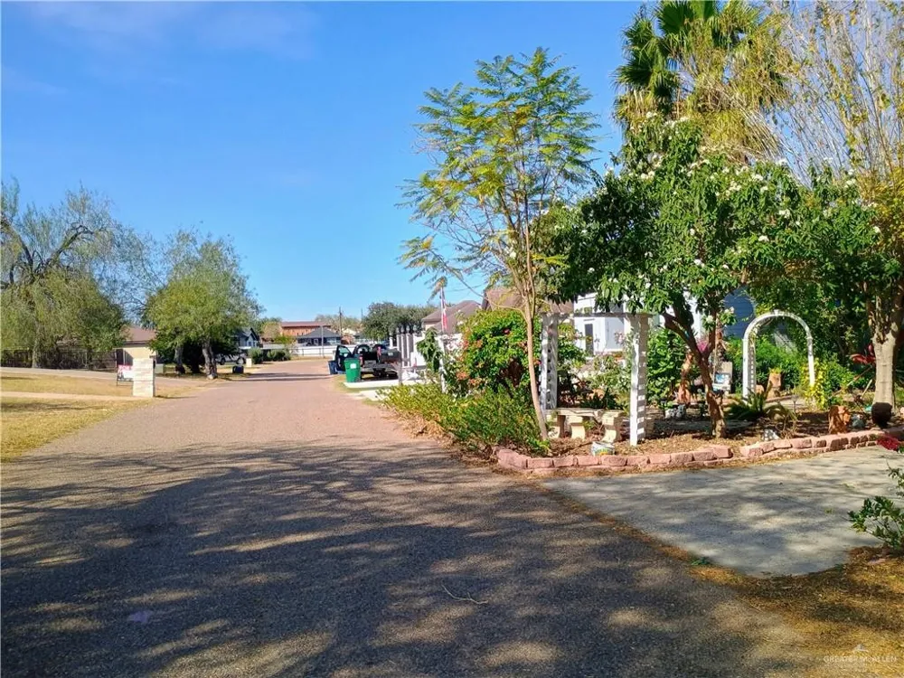972 S Kika De La Garza Boulevard La Joya, TX 78560
