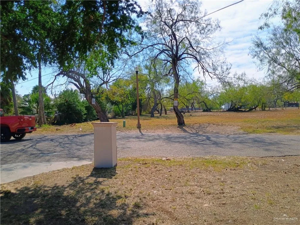 972 S Kika De La Garza Boulevard La Joya, TX 78560
