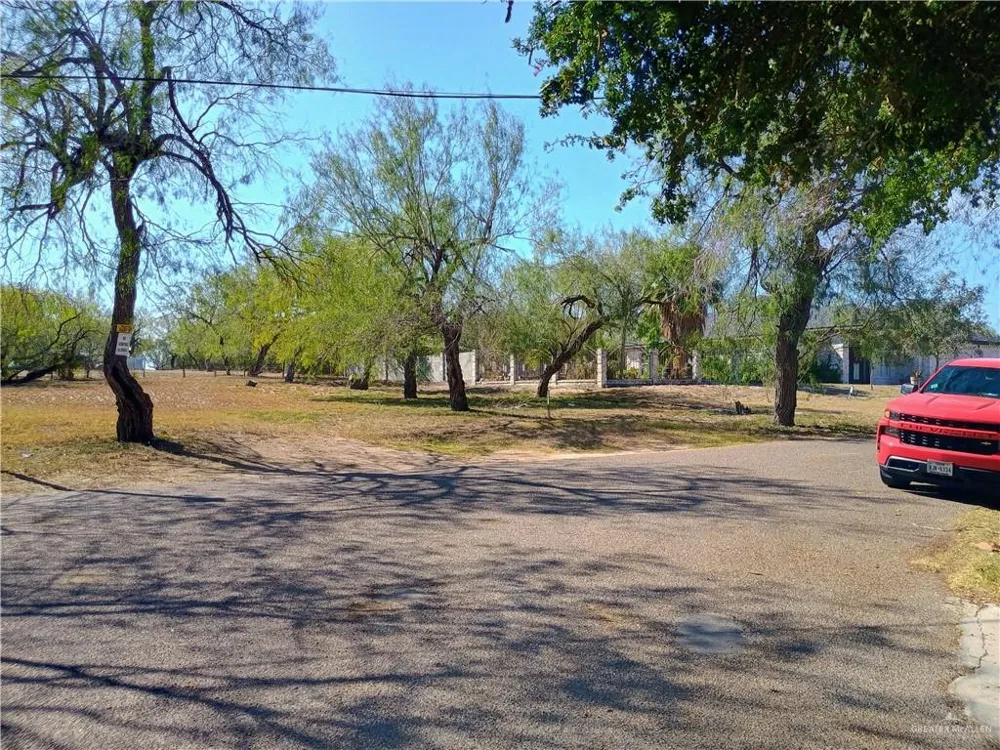 972 S Kika De La Garza Boulevard La Joya, TX 78560