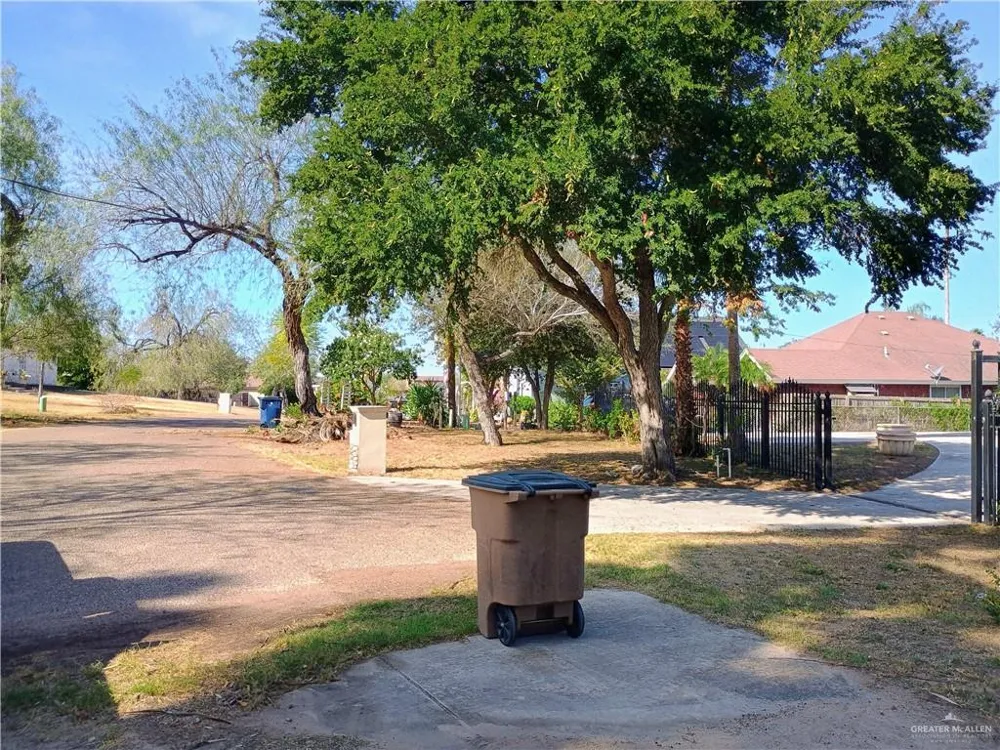 972 S Kika De La Garza Boulevard La Joya, TX 78560
