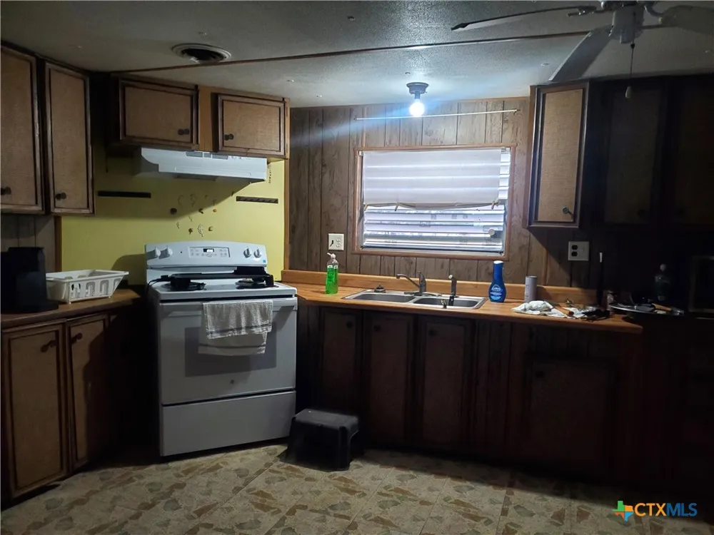 95 Kellie Lane Seadrift, TX 77983
