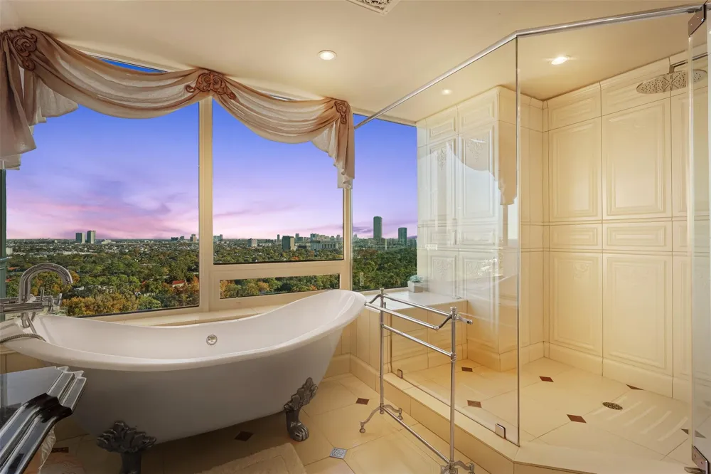 101 Westcott Street #2001 Houston, TX 77007