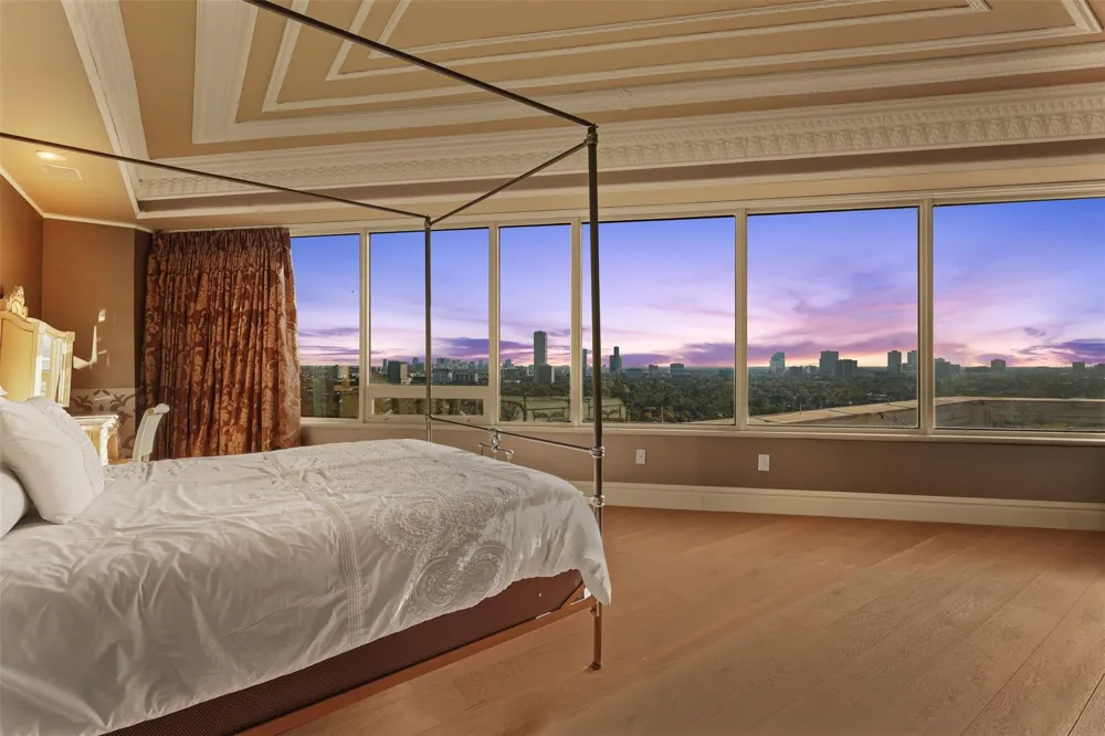 101 Westcott Street #2001 Houston, TX 77007