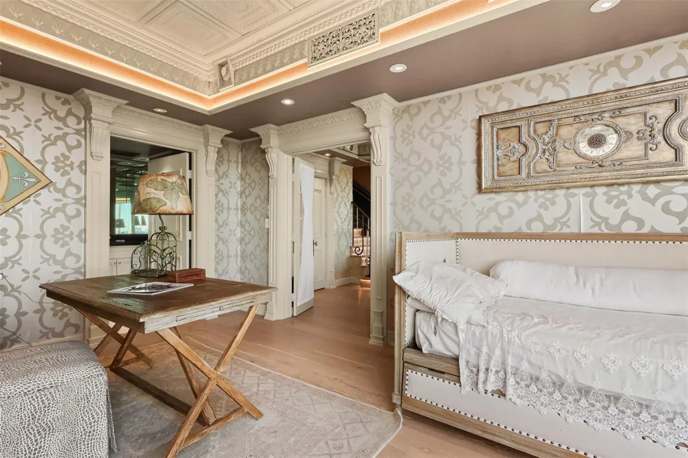 101 Westcott Street #2001 Houston, TX 77007