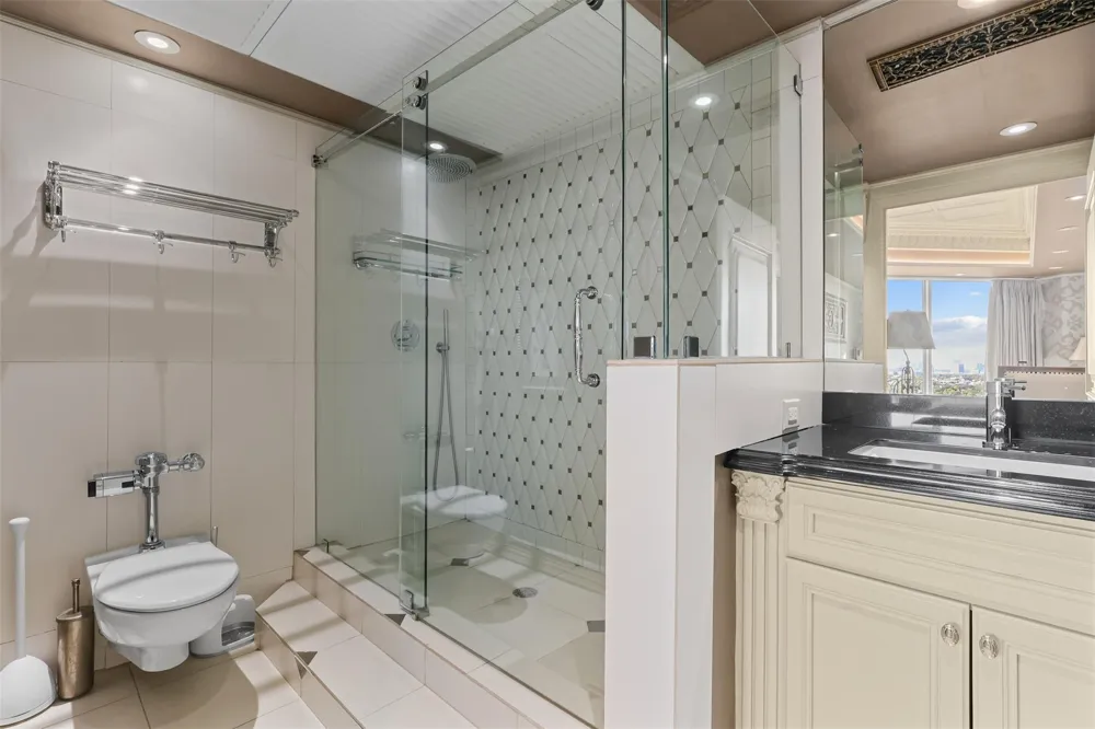 101 Westcott Street #2001 Houston, TX 77007