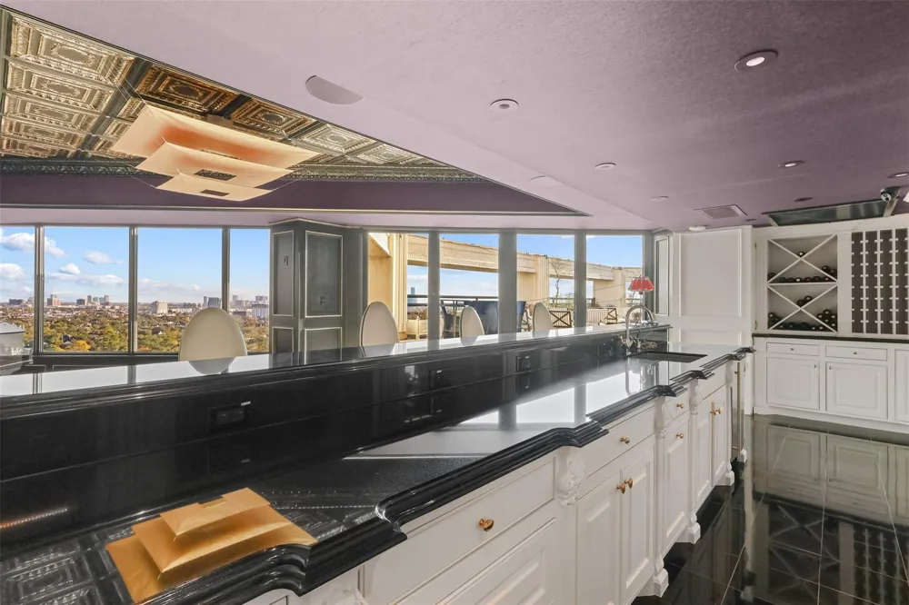 101 Westcott Street #2001 Houston, TX 77007