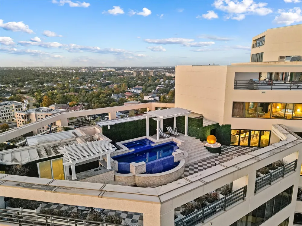 101 Westcott Street #2001 Houston, TX 77007