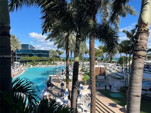 4391 Collins Ave #419