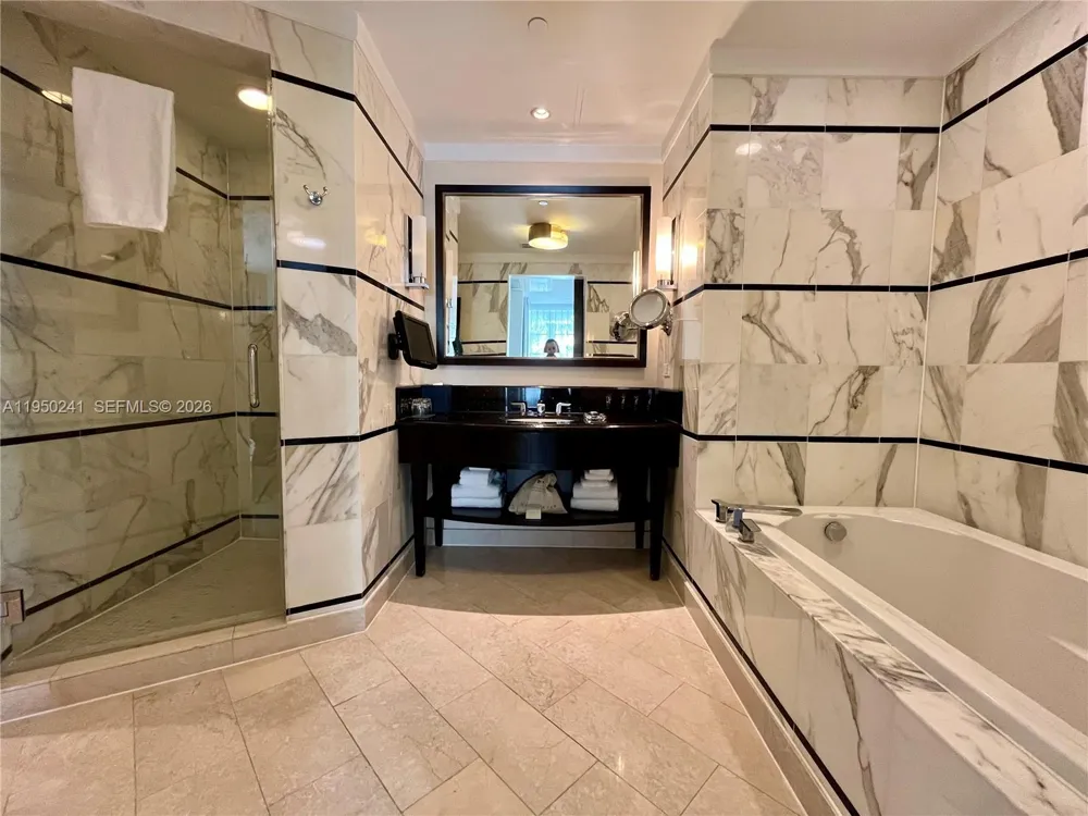 4391 Collins Ave #419 Miami Beach, FL 33140