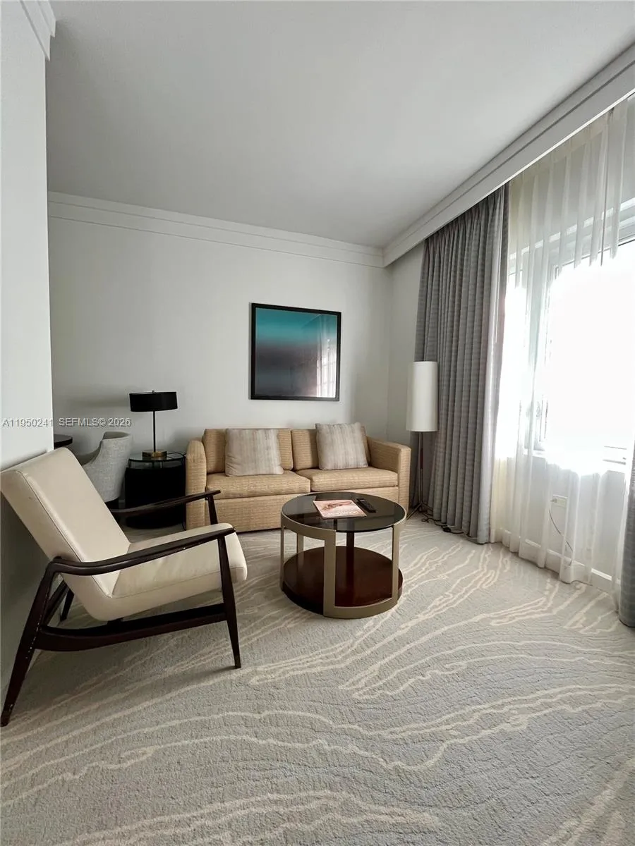 4391 Collins Ave #419 Miami Beach, FL 33140