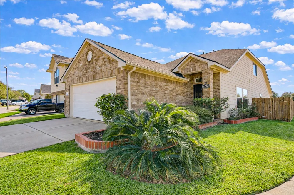 10202 Middleglen Lane