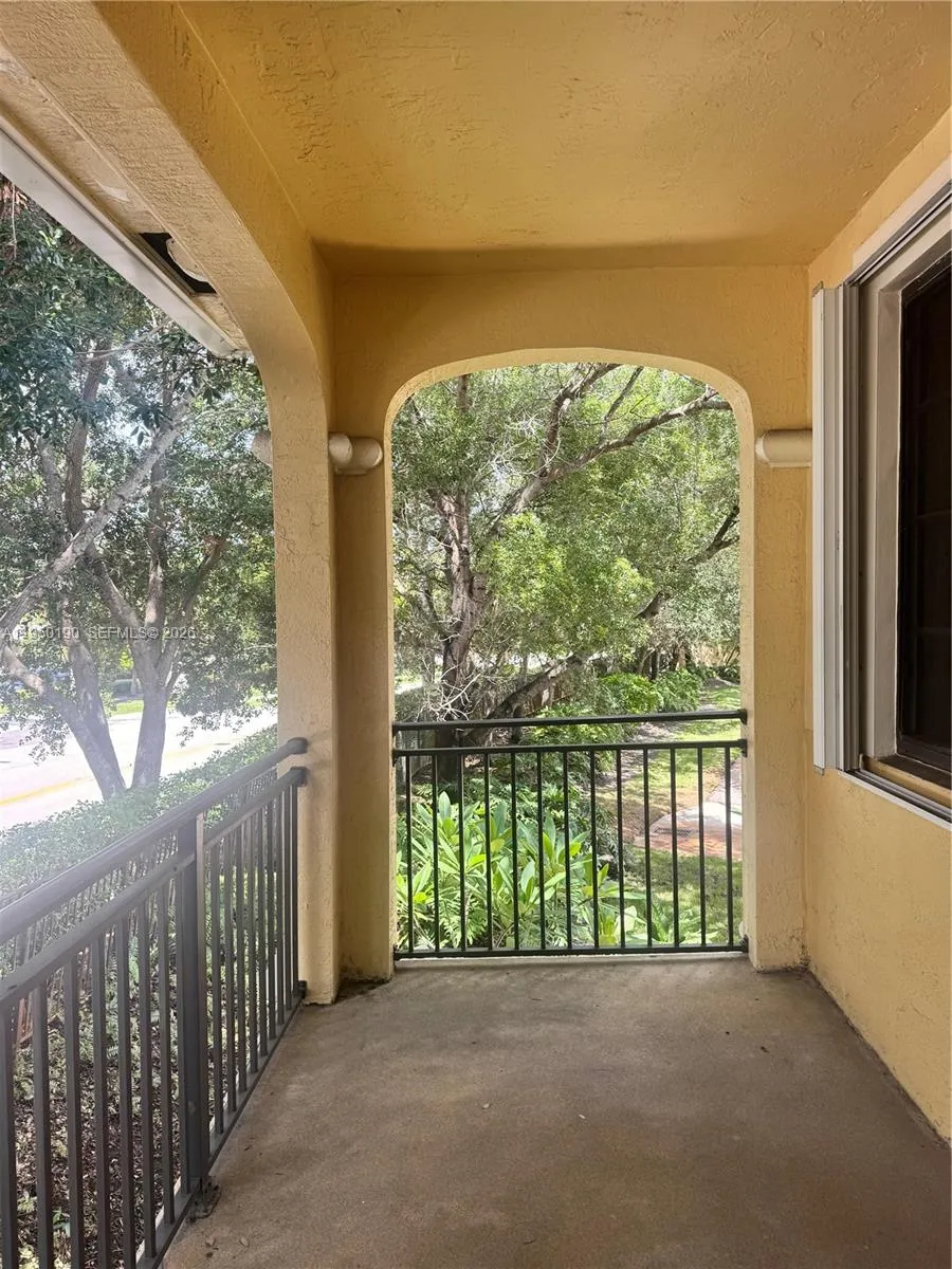1659 Passion Vine Cir #18-4 Weston, FL 33326