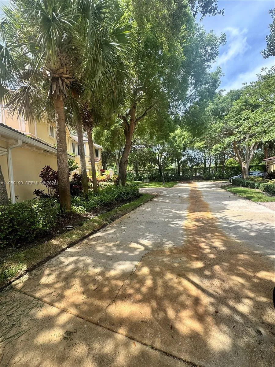 1659 Passion Vine Cir #18-4 Weston, FL 33326