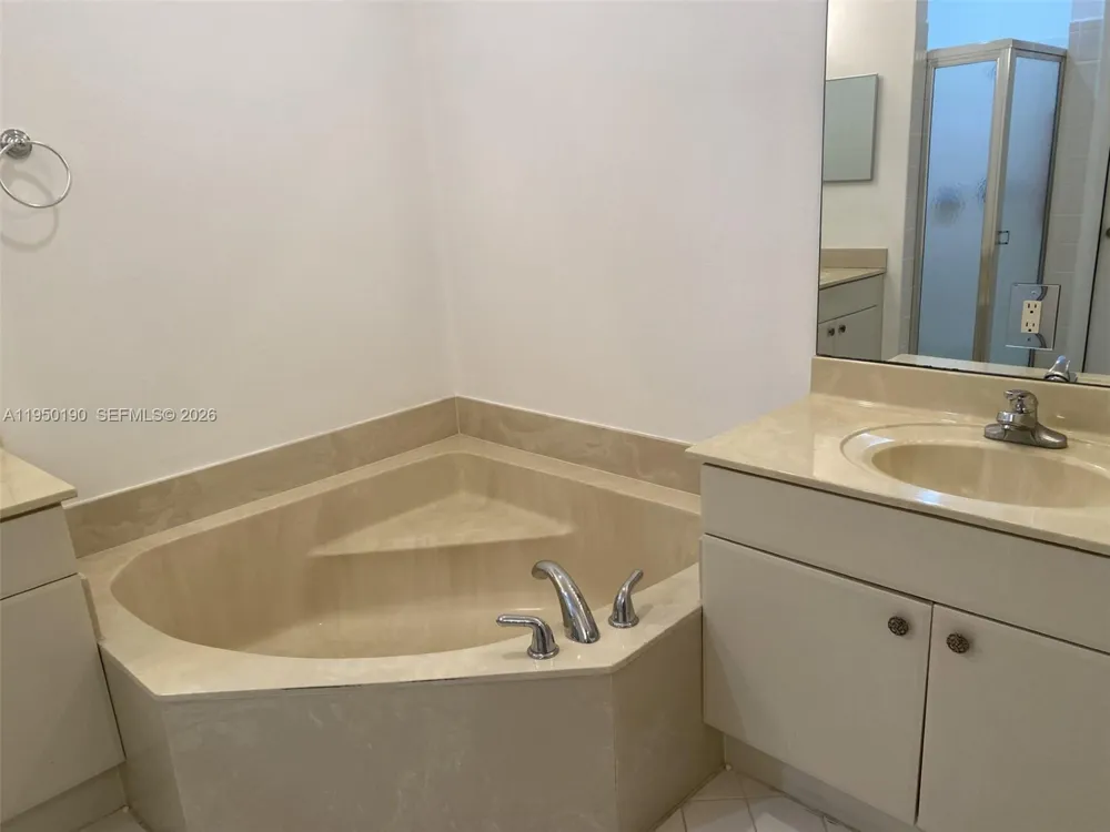 1659 Passion Vine Cir #18-4 Weston, FL 33326