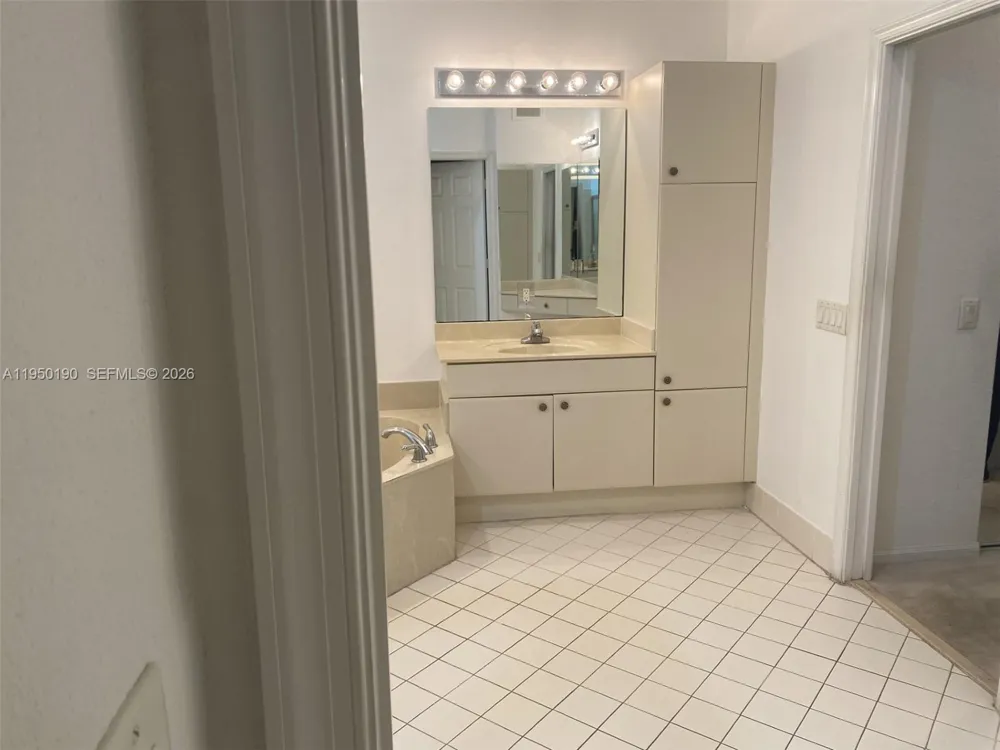 1659 Passion Vine Cir #18-4 Weston, FL 33326