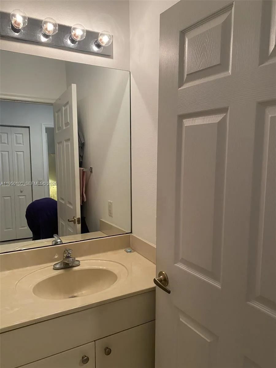 1659 Passion Vine Cir #18-4 Weston, FL 33326