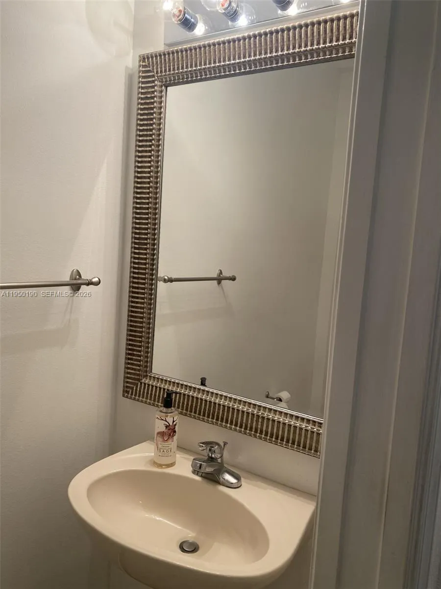 1659 Passion Vine Cir #18-4 Weston, FL 33326