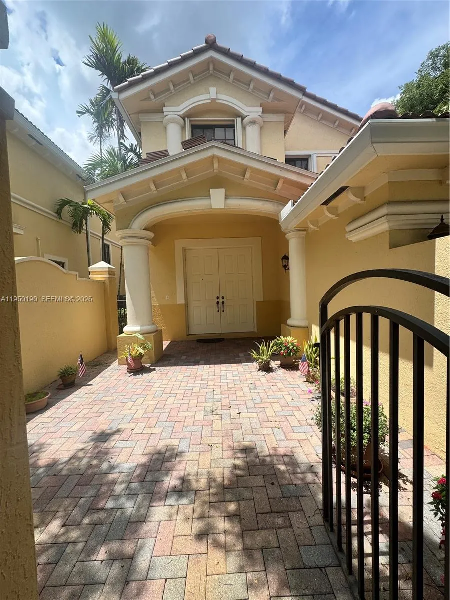 1659 Passion Vine Cir #18-4 Weston, FL 33326
