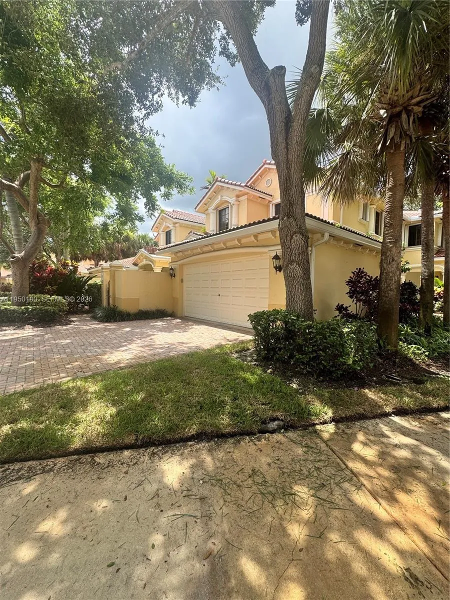1659 Passion Vine Cir #18-4 Weston, FL 33326