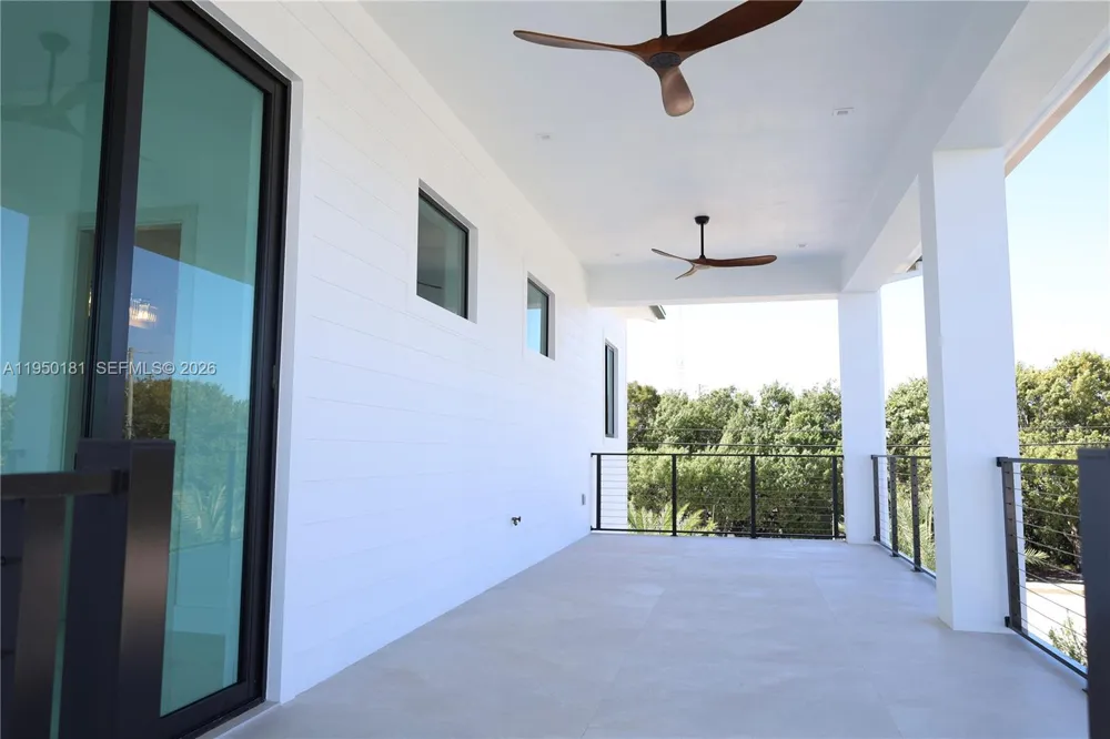 258 Caribbean Dr Key Largo, FL 33037