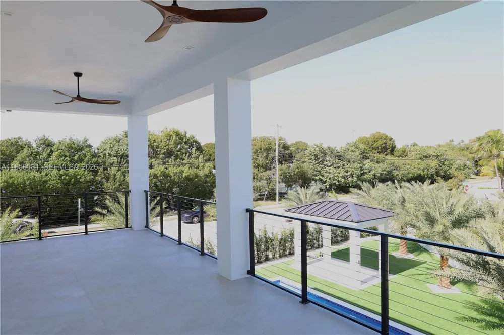 258 Caribbean Dr Key Largo, FL 33037