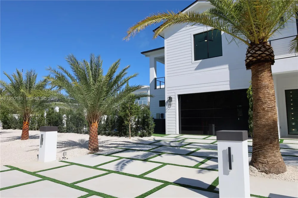 258 Caribbean Dr Key Largo, FL 33037