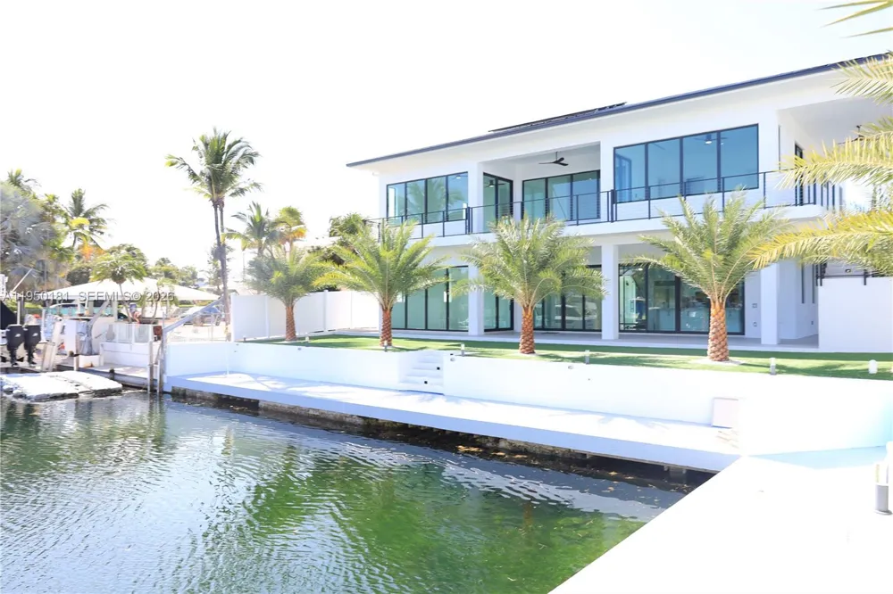 258 Caribbean Dr Key Largo, FL 33037