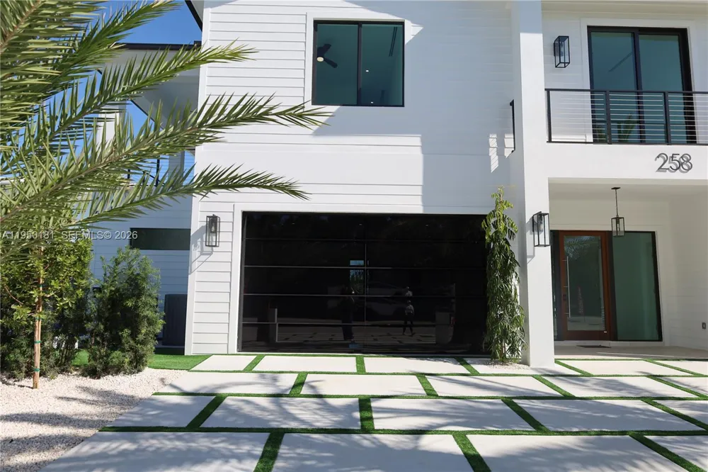 258 Caribbean Dr Key Largo, FL 33037
