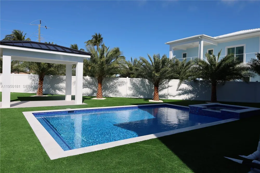 258 Caribbean Dr Key Largo, FL 33037
