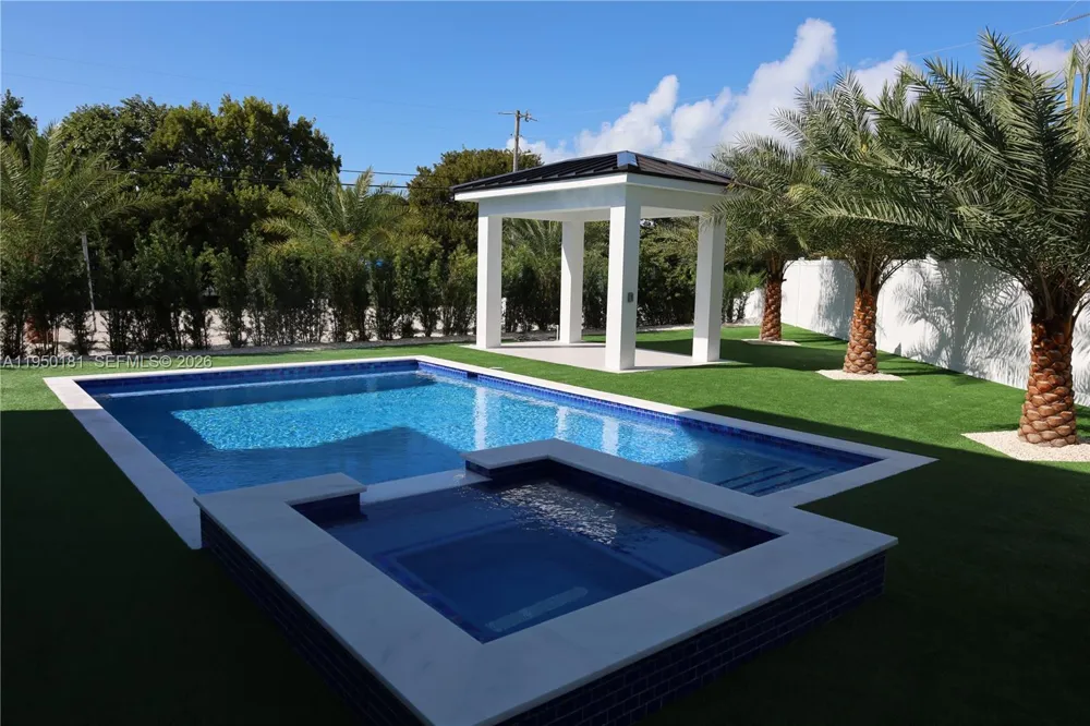 258 Caribbean Dr Key Largo, FL 33037