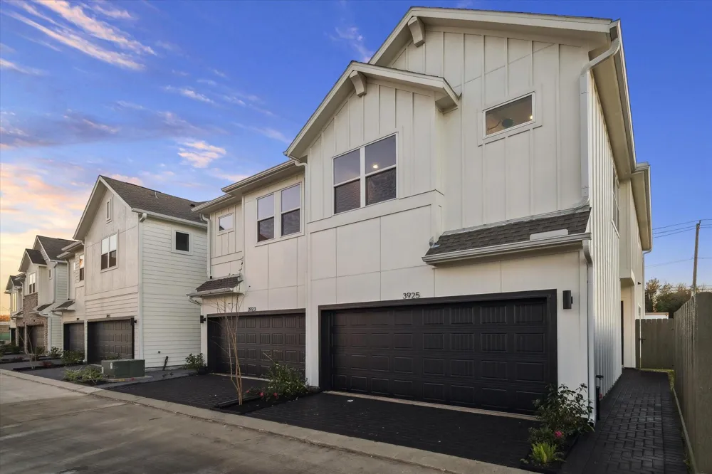 3913 Willowbend Point