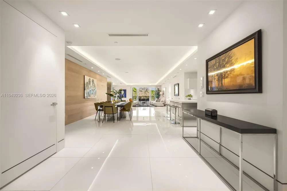 3535 Hiawatha Ave #305