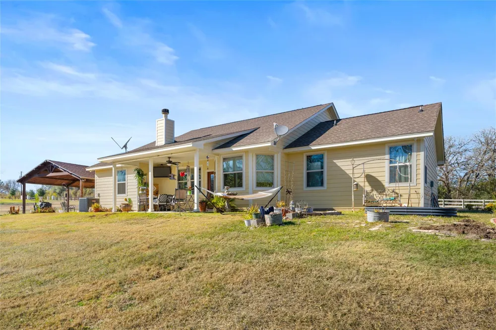 9467 Loop Road Bellville, TX 77418