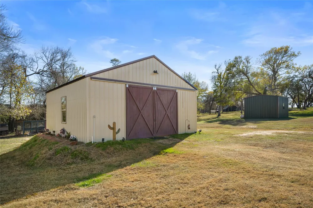 9467 Loop Road Bellville, TX 77418