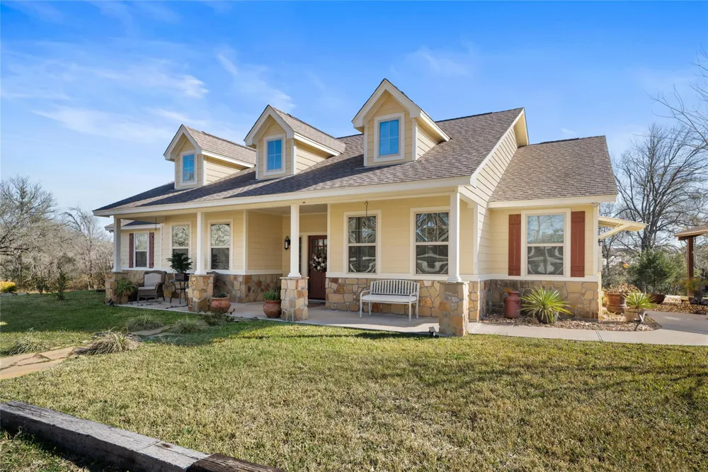 9467 Loop Road Bellville, TX 77418
