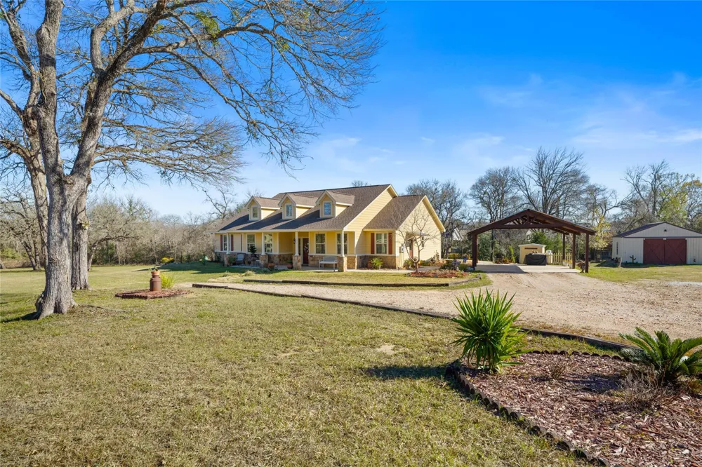 9467 Loop Road Bellville, TX 77418