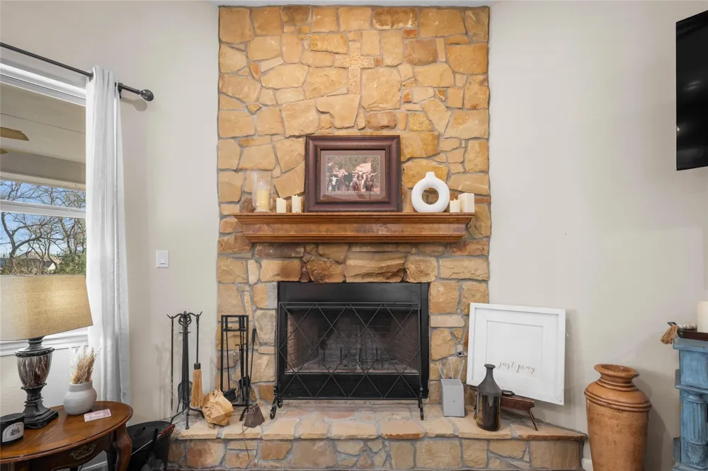 9467 Loop Road Bellville, TX 77418