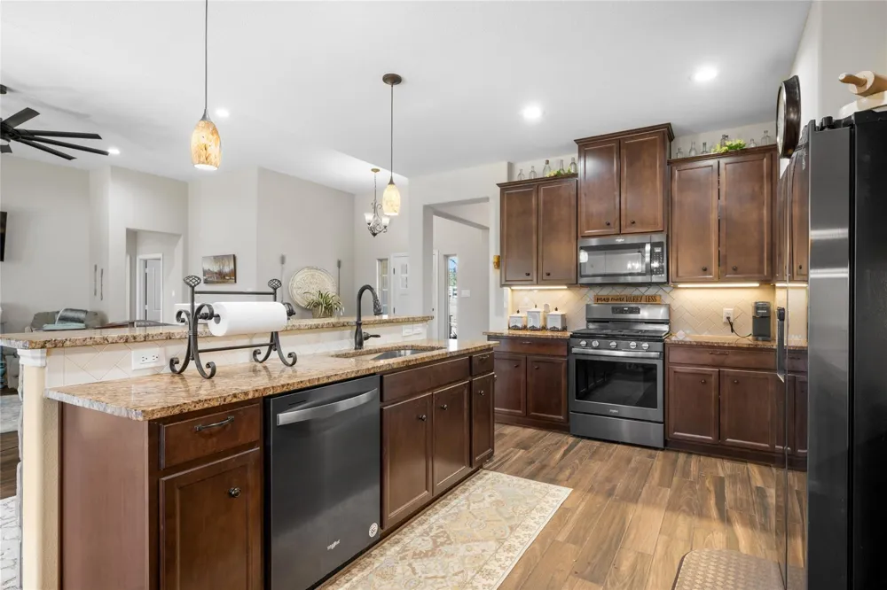 9467 Loop Road Bellville, TX 77418