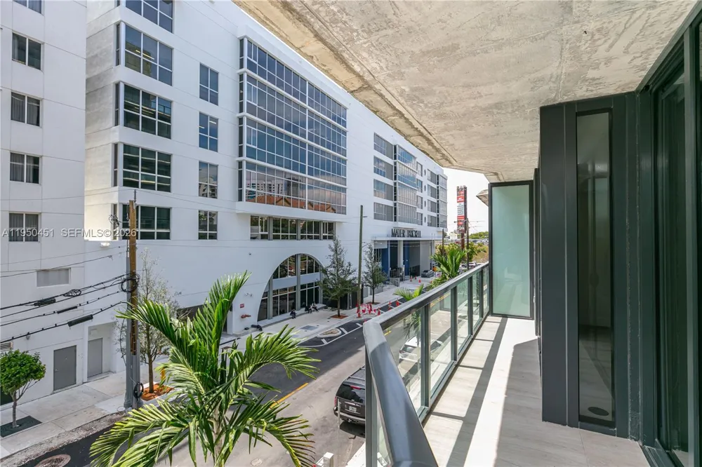 201 SW 17th Rd #303 Miami, FL 33129