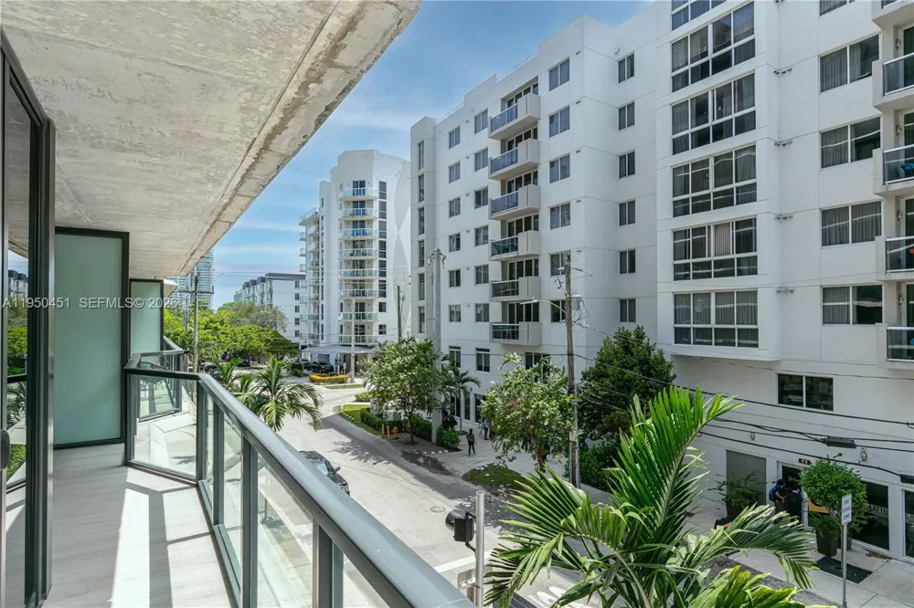 201 SW 17th Rd #303 Miami, FL 33129