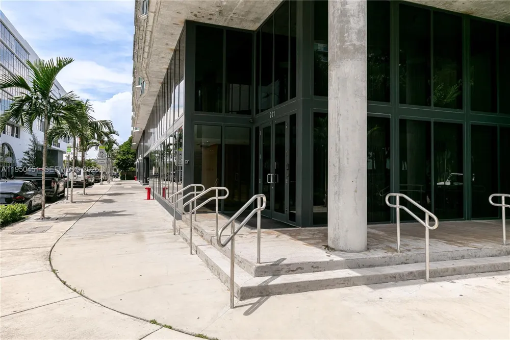 201 SW 17th Rd #303 Miami, FL 33129