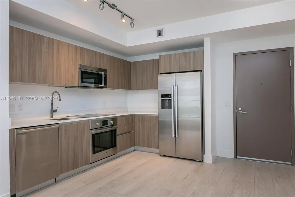 201 SW 17th Rd #303 Miami, FL 33129