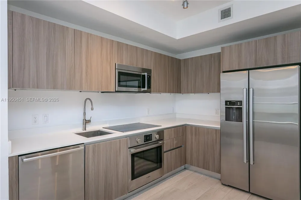 201 SW 17th Rd #303 Miami, FL 33129