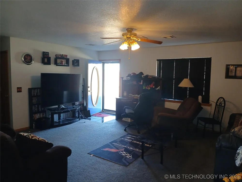 711 E Iowa Street Whitefield, OK 74472